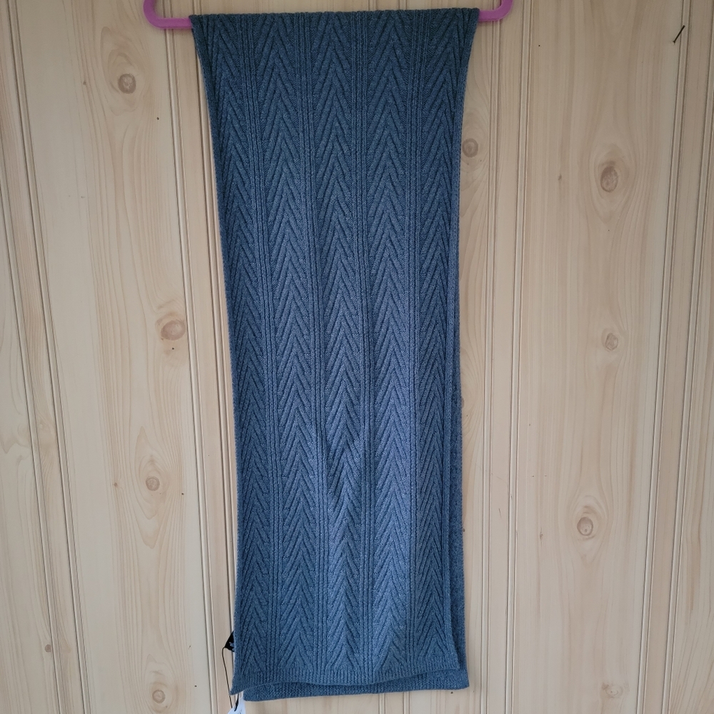 Theory Cashwool Ritten Scarf - Picture 3 of 8
